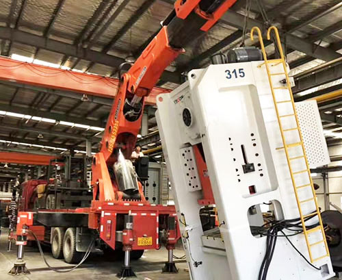 石城县附近随车吊出租，轻松解决运输难题